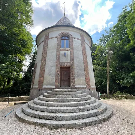 Casa de Férias La Tour Du Chateau - Domainepona Croissy-Beaubourg