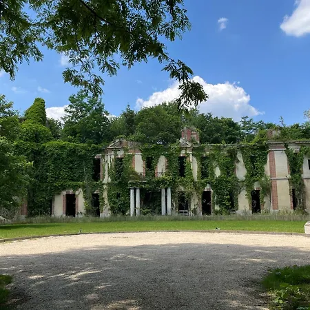 Casa de Férias La Tour Du Chateau - Domainepona Croissy-Beaubourg
